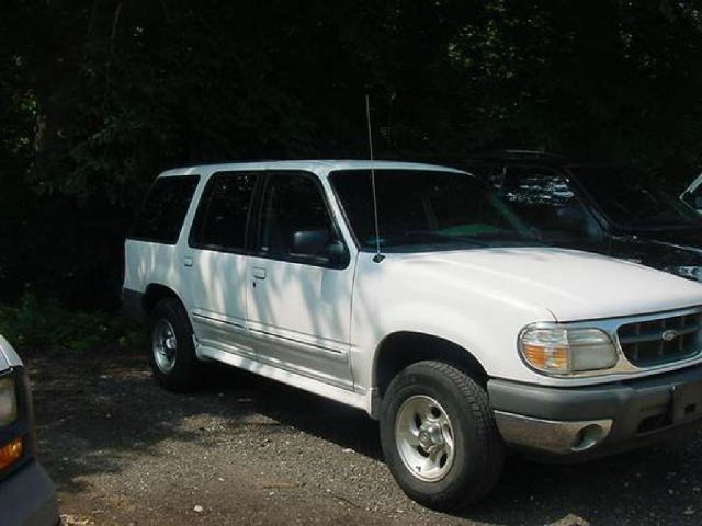 2000 Ford Explorer ESi