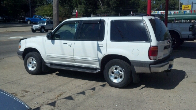 2000 Ford Explorer SL 4x4 Regular Cab