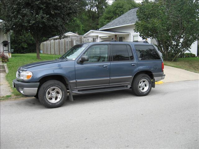 2000 Ford Explorer ESi