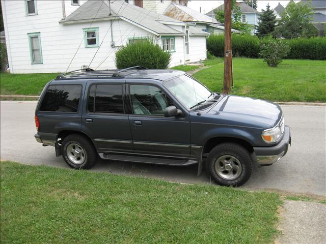 2000 Ford Explorer ESi