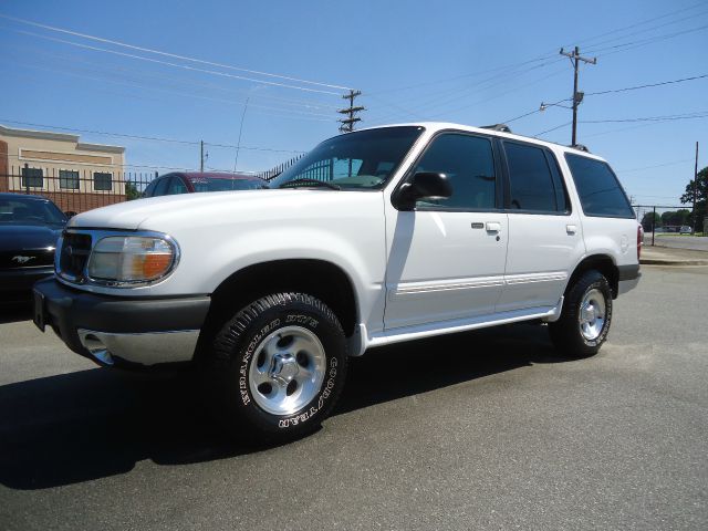 2000 Ford Explorer SL 4x4 Regular Cab