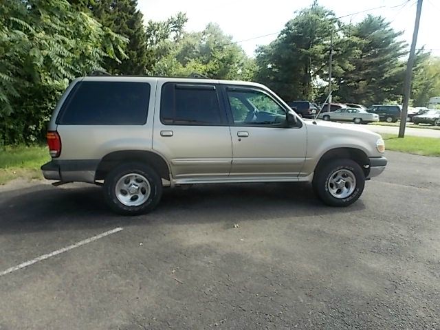 2000 Ford Explorer SL 4x4 Regular Cab