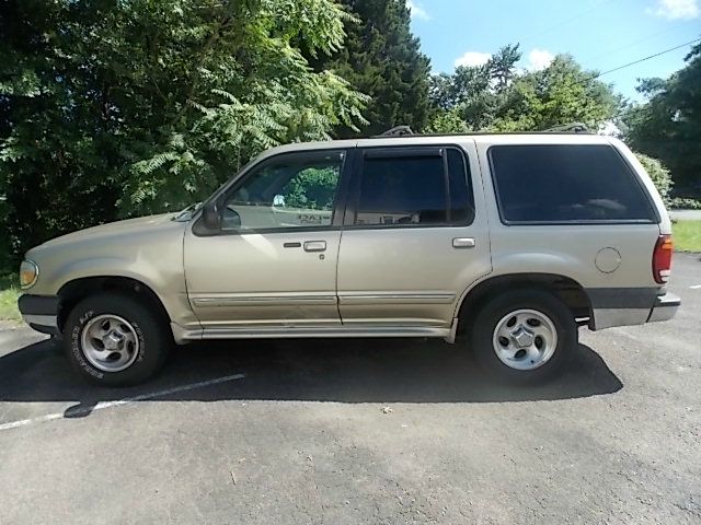 2000 Ford Explorer SL 4x4 Regular Cab