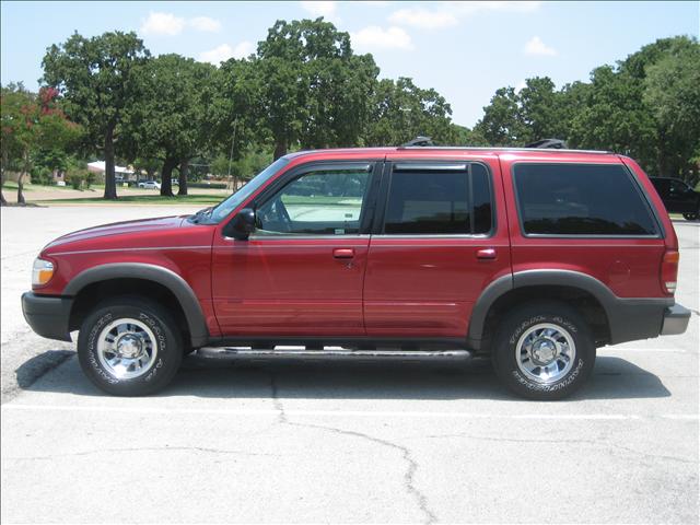 2000 Ford Explorer XLS