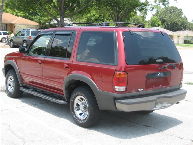 2000 Ford Explorer XLS