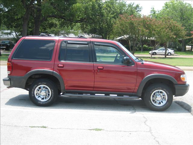 2000 Ford Explorer XLS