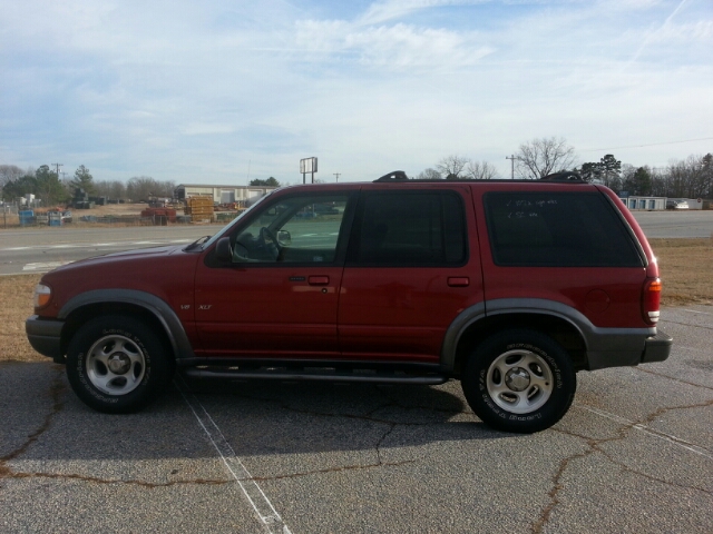 2000 Ford Explorer ESi