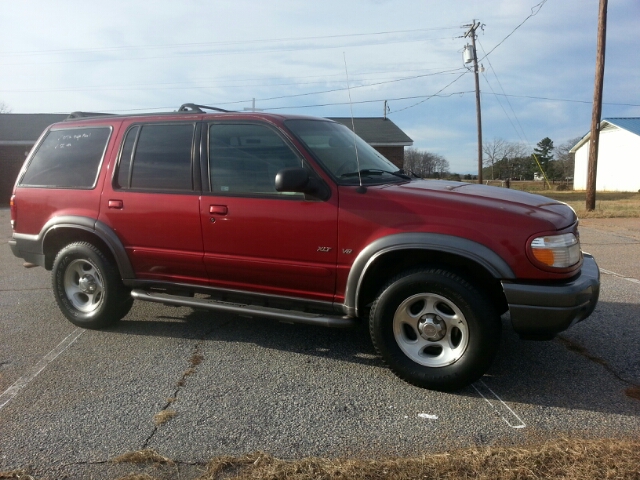 2000 Ford Explorer ESi