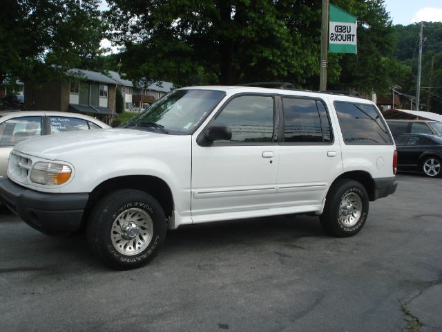 2000 Ford Explorer XLS