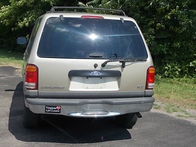 2000 Ford Explorer SL 4x4 Regular Cab