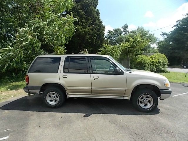 2000 Ford Explorer SL 4x4 Regular Cab