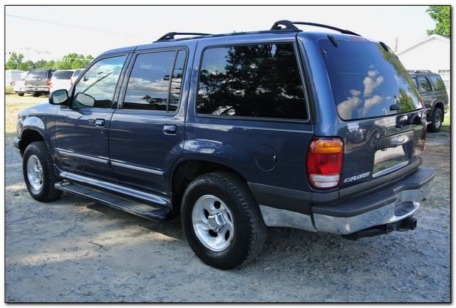 2000 Ford Explorer SL 4x4 Regular Cab