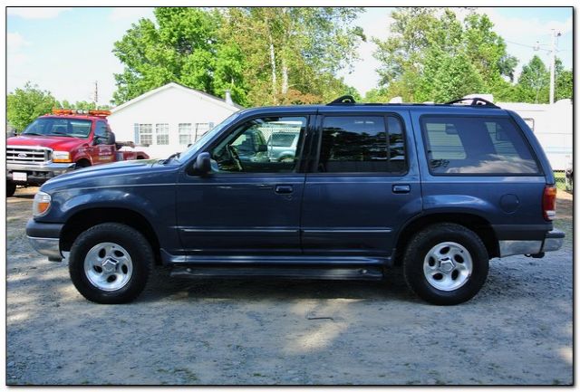 2000 Ford Explorer SL 4x4 Regular Cab