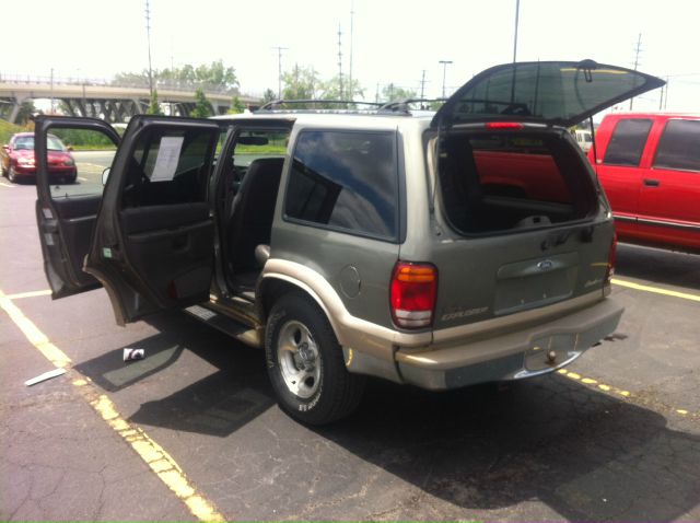 2000 Ford Explorer E320 - Extra Sharp