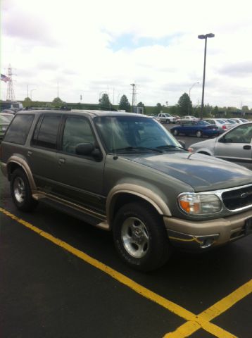 2000 Ford Explorer E320 - Extra Sharp