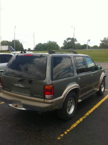 2000 Ford Explorer E320 - Extra Sharp