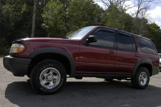 2000 Ford Explorer XLS