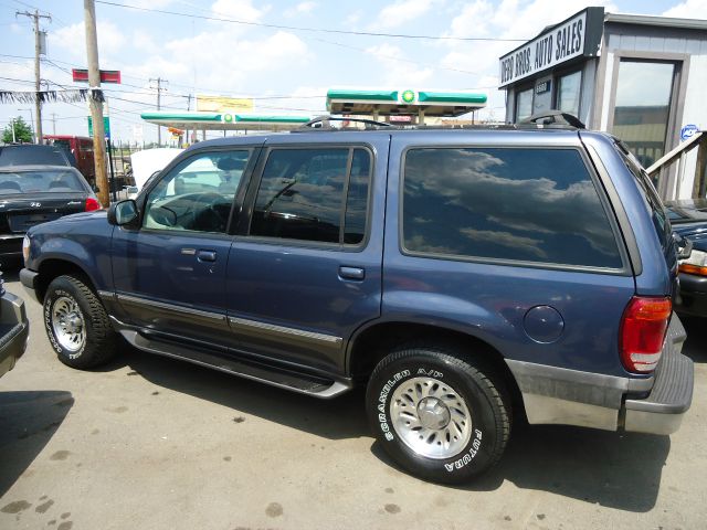 2000 Ford Explorer SL 4x4 Regular Cab