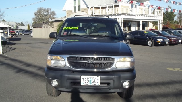 2000 Ford Explorer SL 4x4 Regular Cab