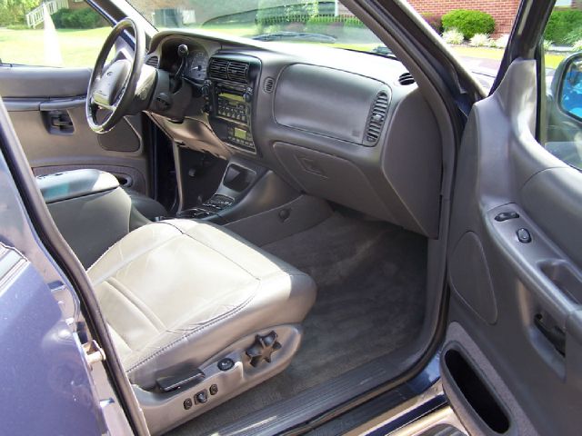 2000 Ford Explorer E320 - Extra Sharp