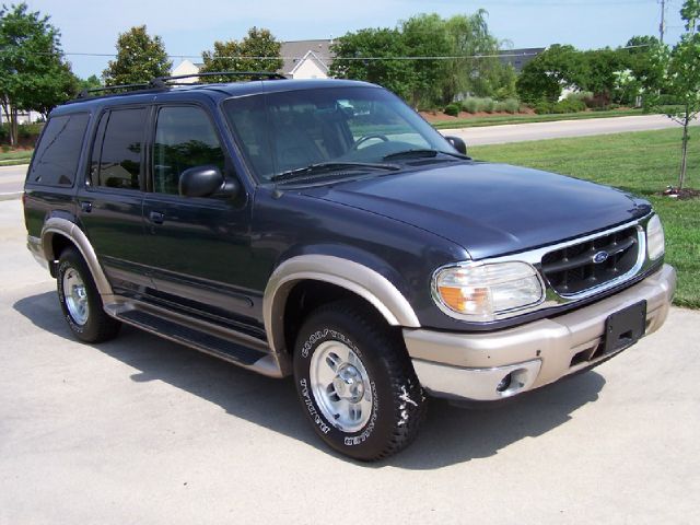 2000 Ford Explorer E320 - Extra Sharp