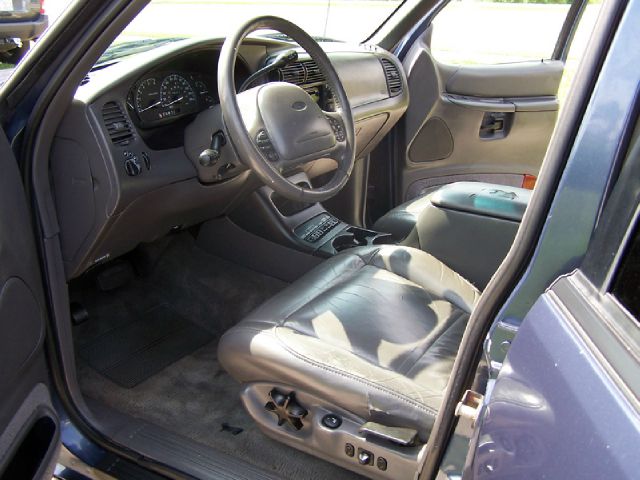 2000 Ford Explorer E320 - Extra Sharp