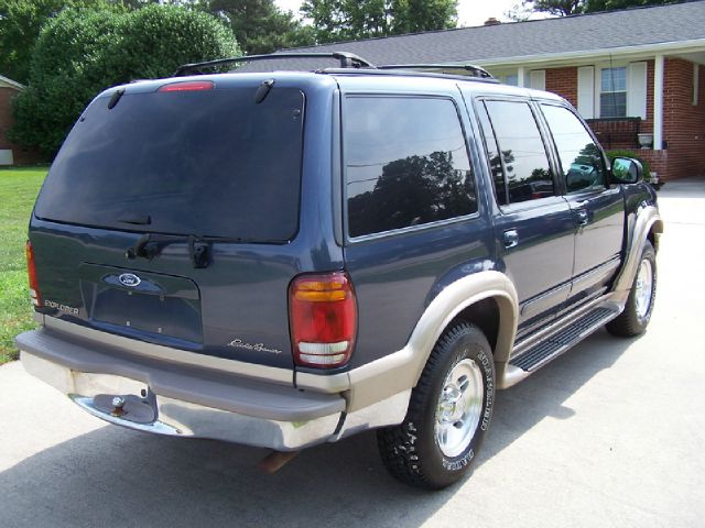 2000 Ford Explorer E320 - Extra Sharp