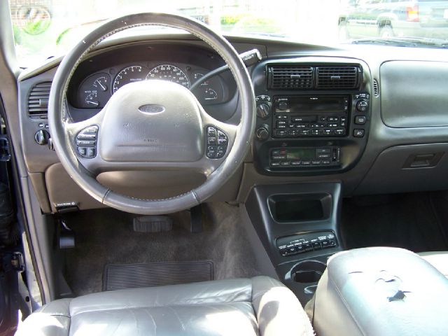 2000 Ford Explorer E320 - Extra Sharp