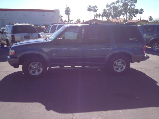 2000 Ford Explorer SL 4x4 Regular Cab