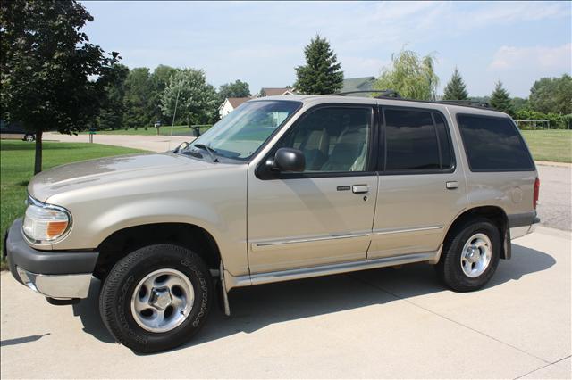 2000 Ford Explorer ESi