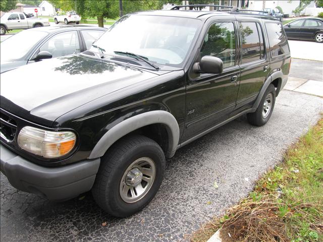 2000 Ford Explorer XLS