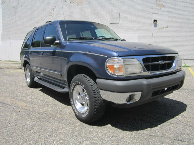 2000 Ford Explorer SL 4x4 Regular Cab