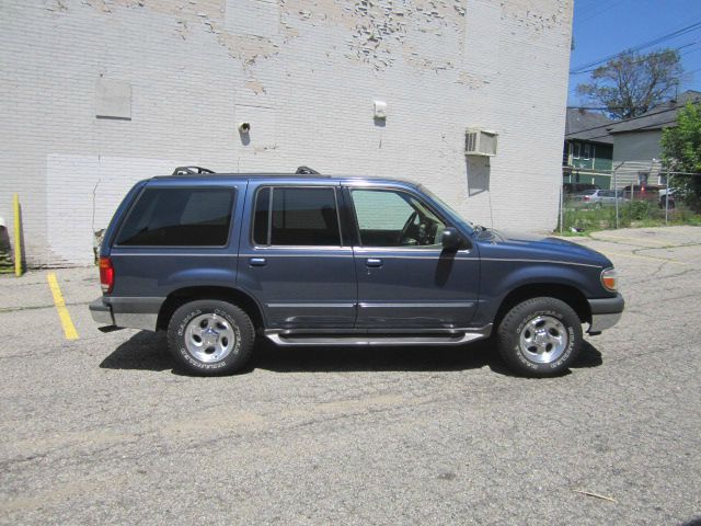 2000 Ford Explorer SL 4x4 Regular Cab