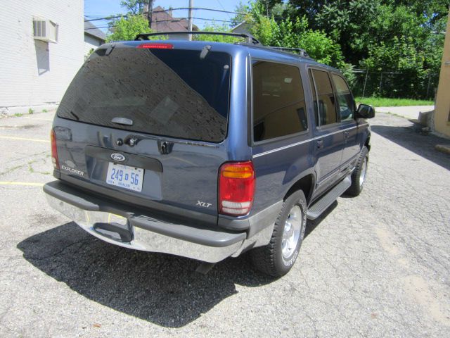 2000 Ford Explorer SL 4x4 Regular Cab