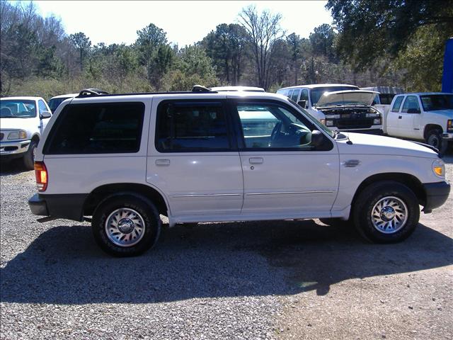 2001 Ford Explorer XLS