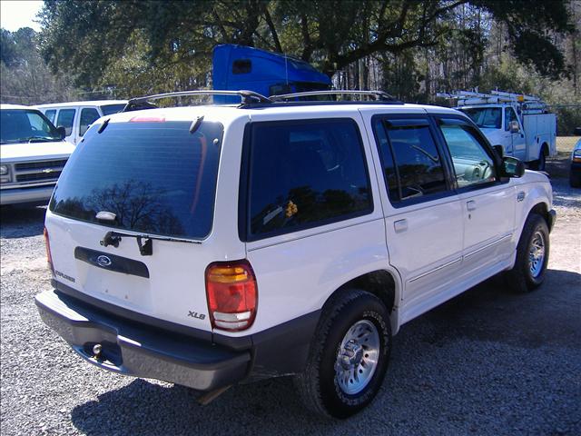 2001 Ford Explorer XLS