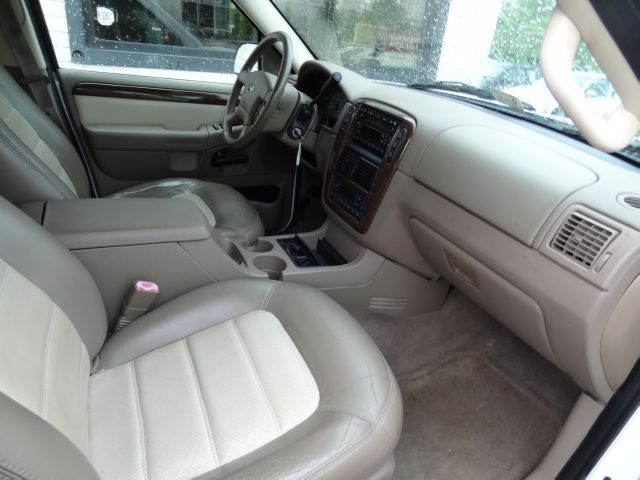 2002 Ford Explorer E320 - Extra Sharp