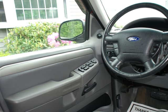 2003 Ford Explorer ESi