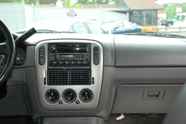 2003 Ford Explorer ESi