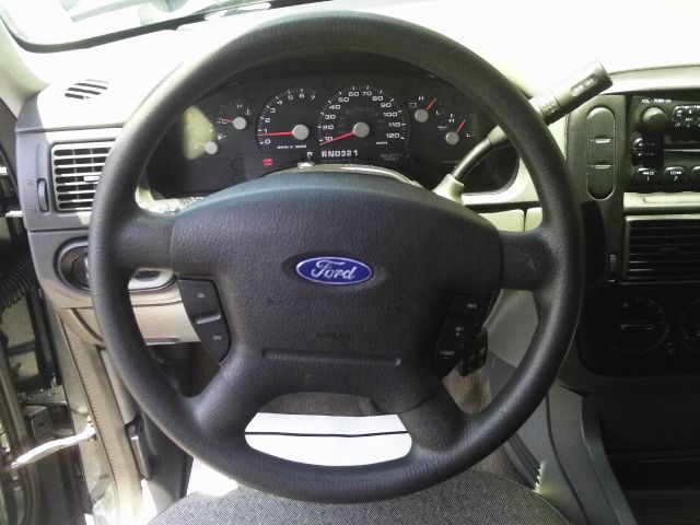 2004 Ford Explorer LT CREW 25