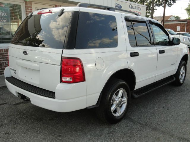 2004 Ford Explorer XLT Crew 4x4 (marshalltown)