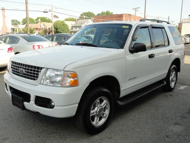 2004 Ford Explorer XLT Crew 4x4 (marshalltown)