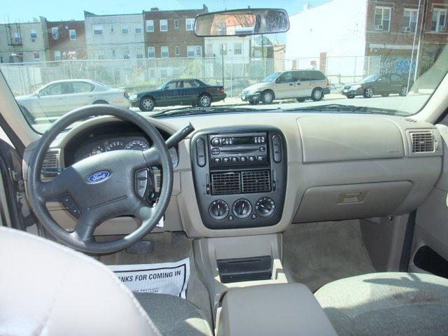 2004 Ford Explorer XLS