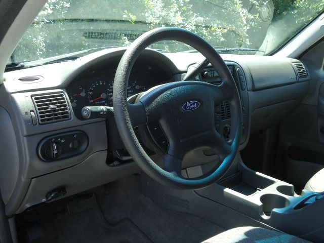 2004 Ford Explorer 2500 4WD