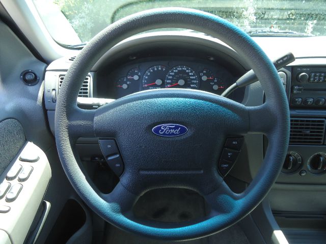 2004 Ford Explorer 2500 4WD