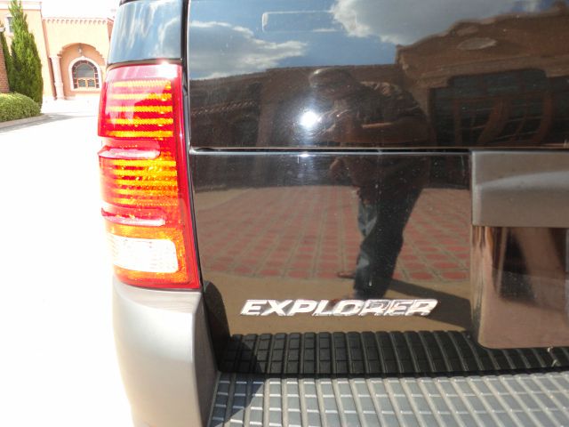 2004 Ford Explorer LT CREW 25