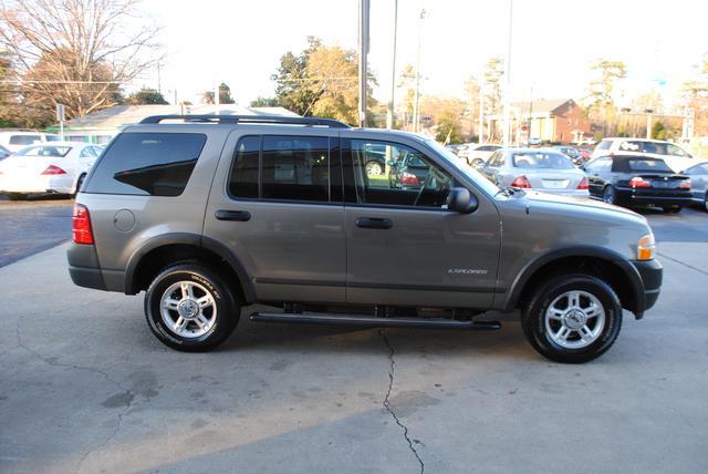 2004 Ford Explorer XLS