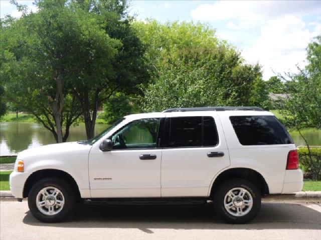 2004 Ford Explorer ESi