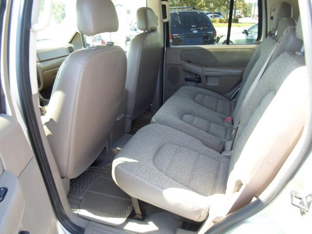 2004 Ford Explorer XLS