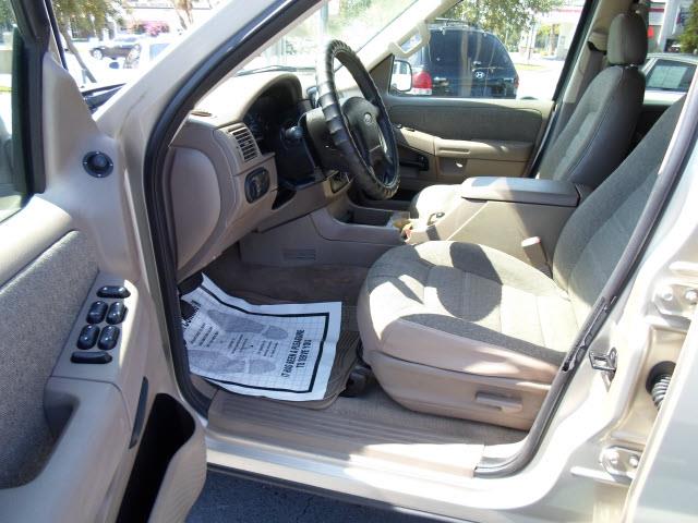 2004 Ford Explorer XLS